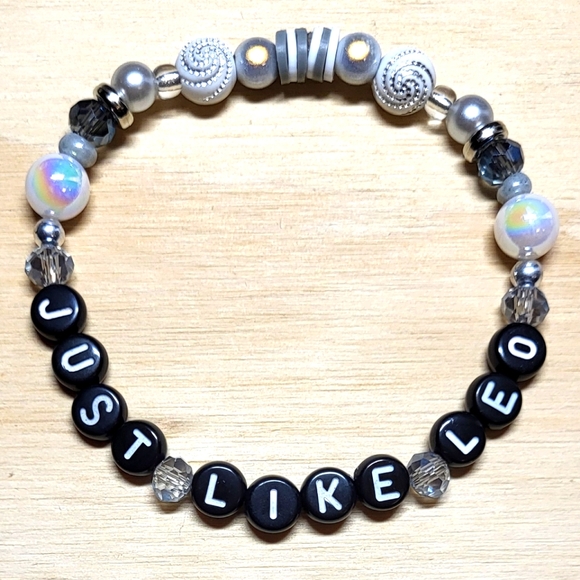 The Man- Taylor Swift Friendship Bracelet - Picture 2 of 5